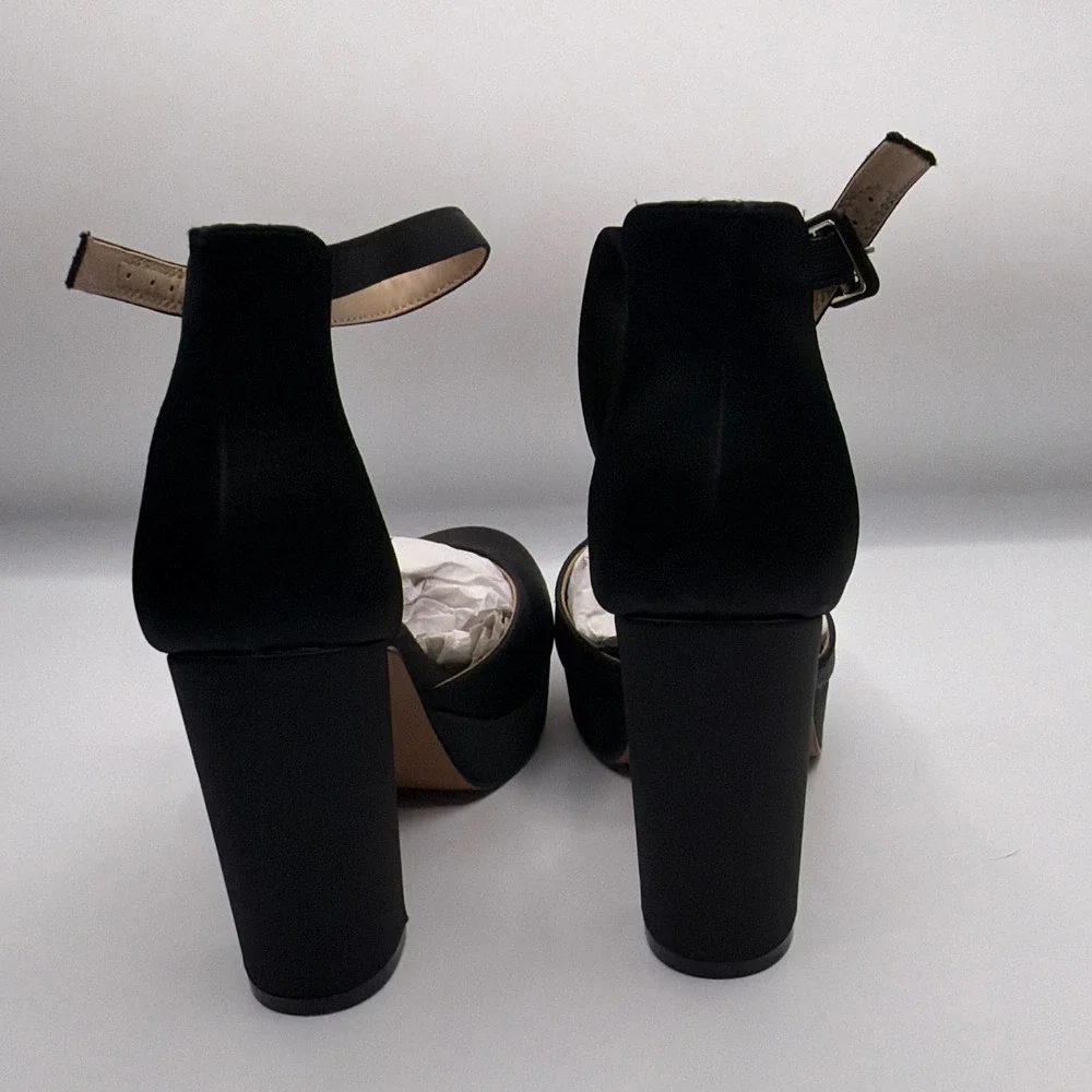 Aukis black satin